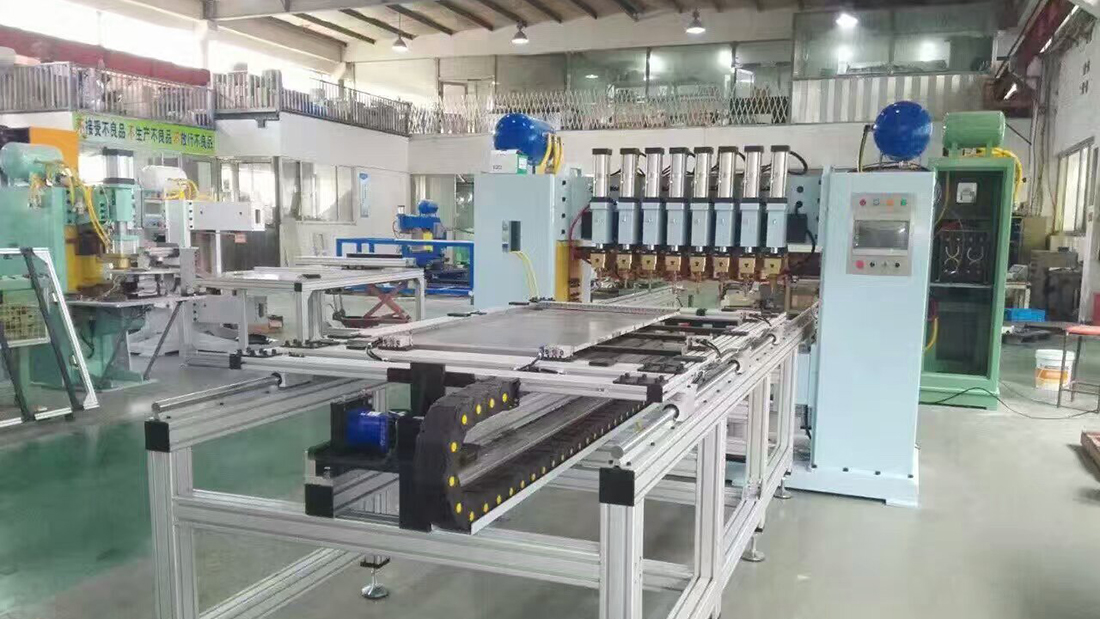 龍門焊機生產(chǎn)現(xiàn)場1